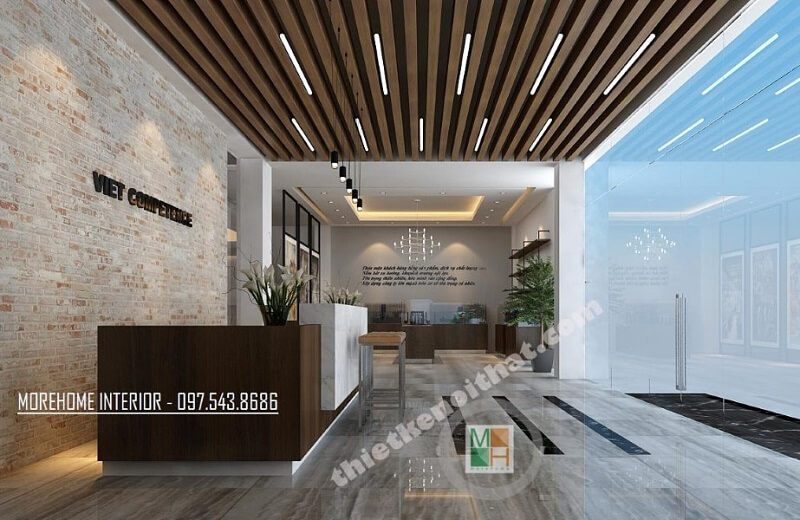 Mẫu thiết kế sảnh lễ tân văn phòng sang trọng sử dụng gạch ốp tường độc đáo, kết hợp trần gỗ cao cấp tạo ấn tượng cho khách hàng.